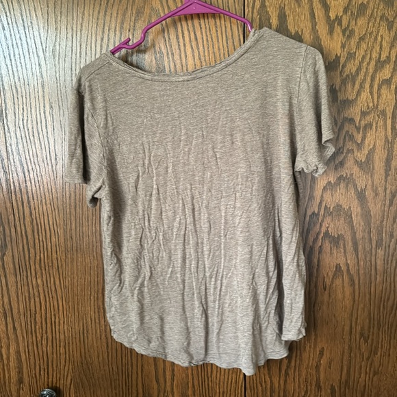 Casual Tee- size Large - Picture 4 of 4